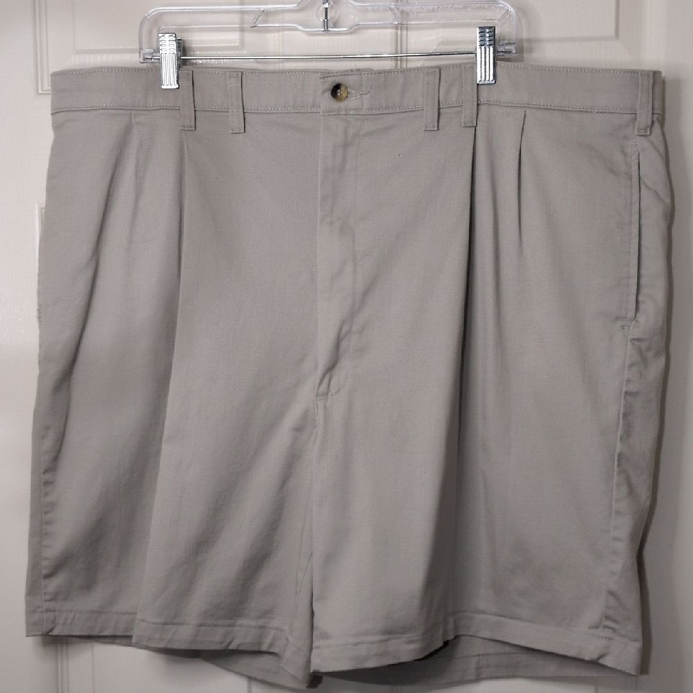 Classic Wrangler Comfort Fit Men's Tan Pleated Front Shorts With Pockets